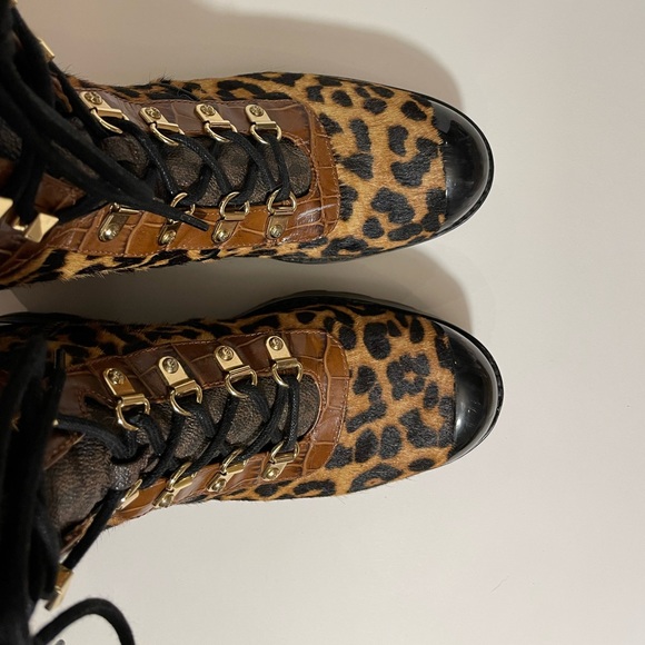 Michael Kors Khloe Lug Sole Combat Boot in sz 7.5US - Picture 12 of 14